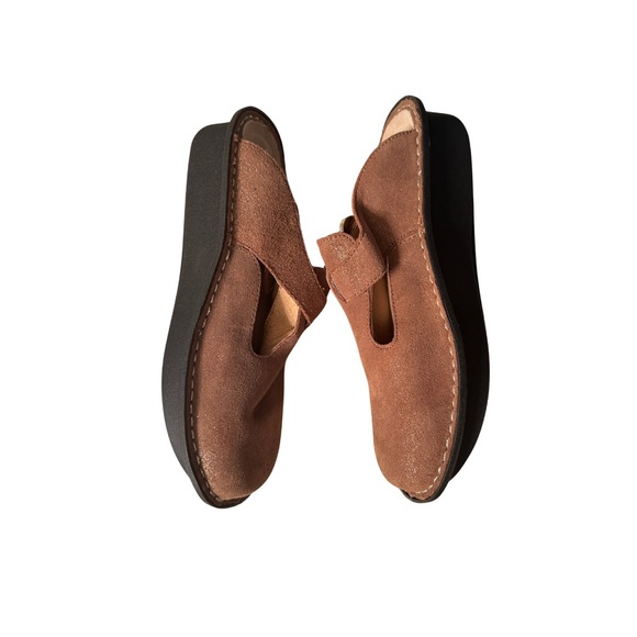 Tan Suede Leather With Gold Metallic Finish Clog - Picture 4 of 5